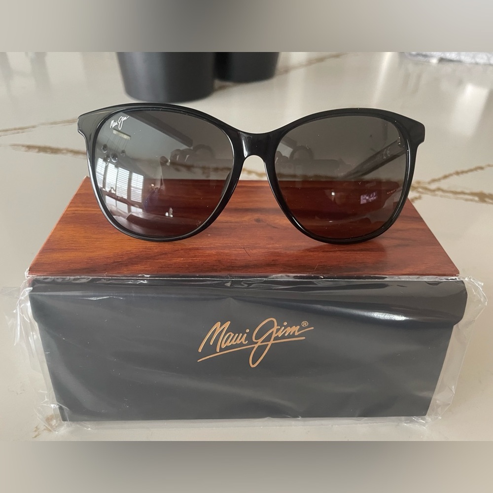 Maui Jim Isola GS821-02L Black with Light Grey Temples Grey Polarized Sunglasses